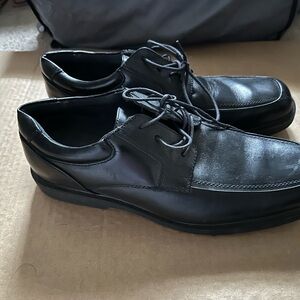 Men’s dress shoes 10.5 hardly worn.